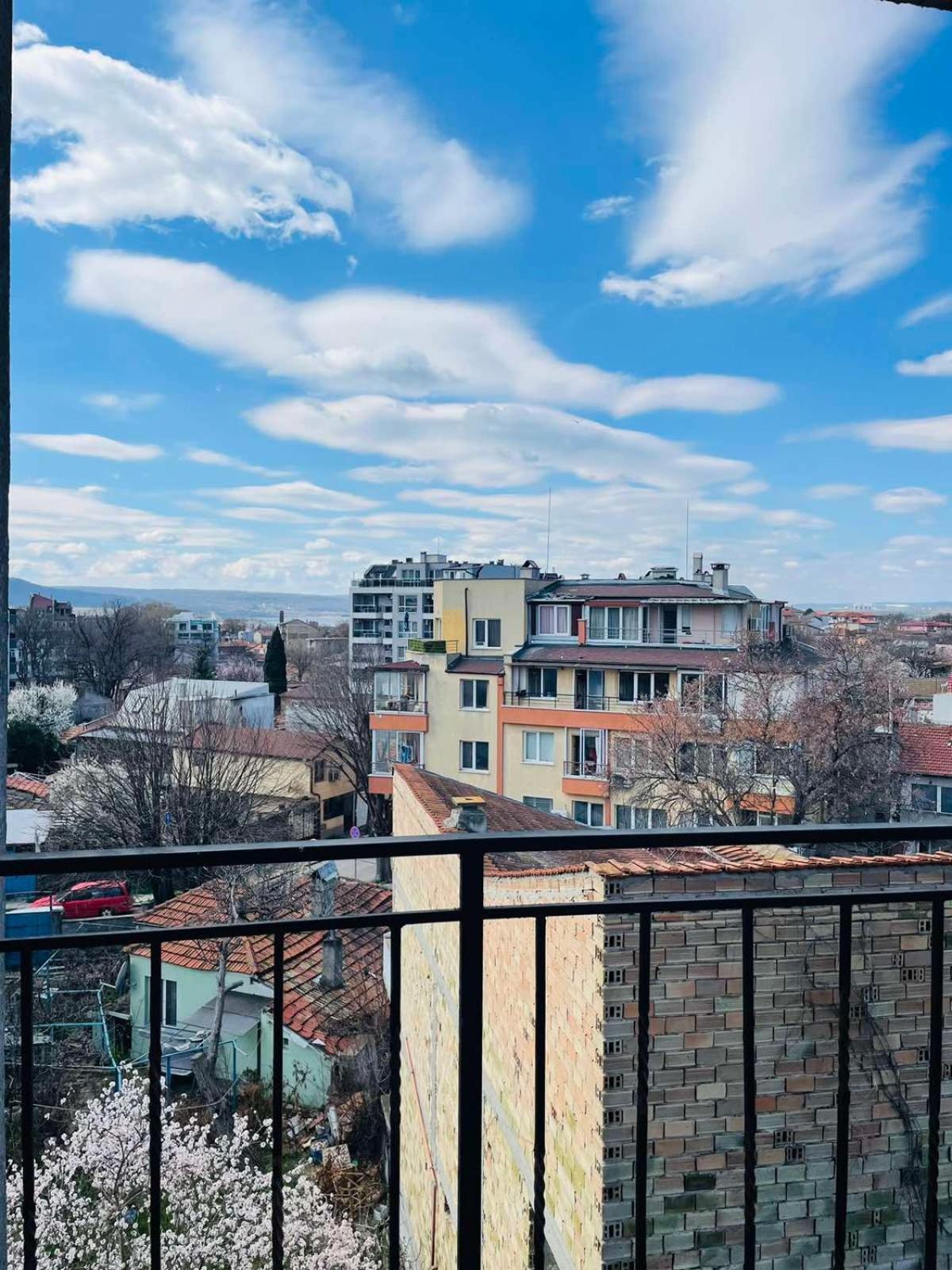 Апартамент Широк Център Варна15 Минути До Центъра Varna Exterior foto