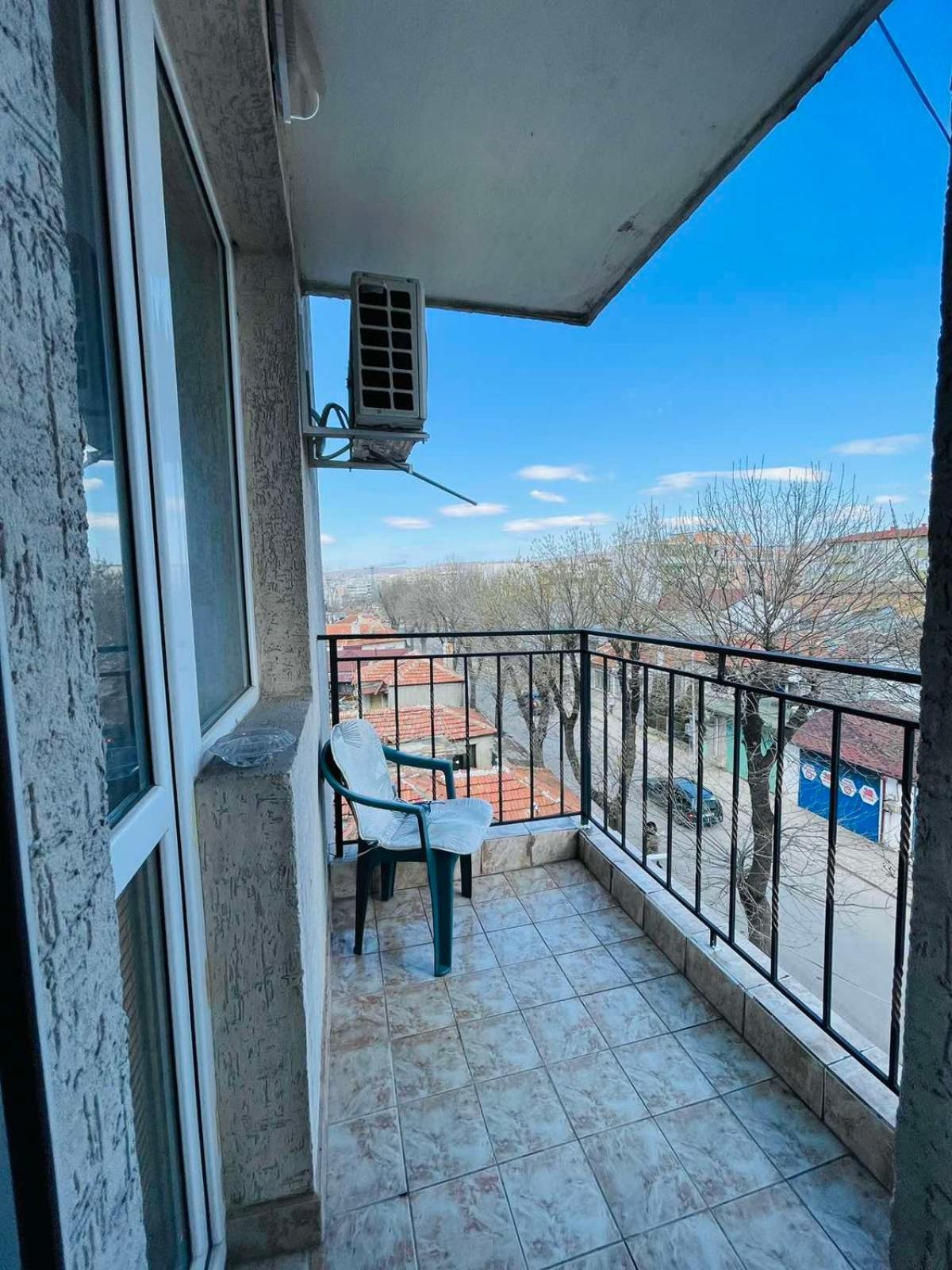 Апартамент Широк Център Варна15 Минути До Центъра Varna Exterior foto