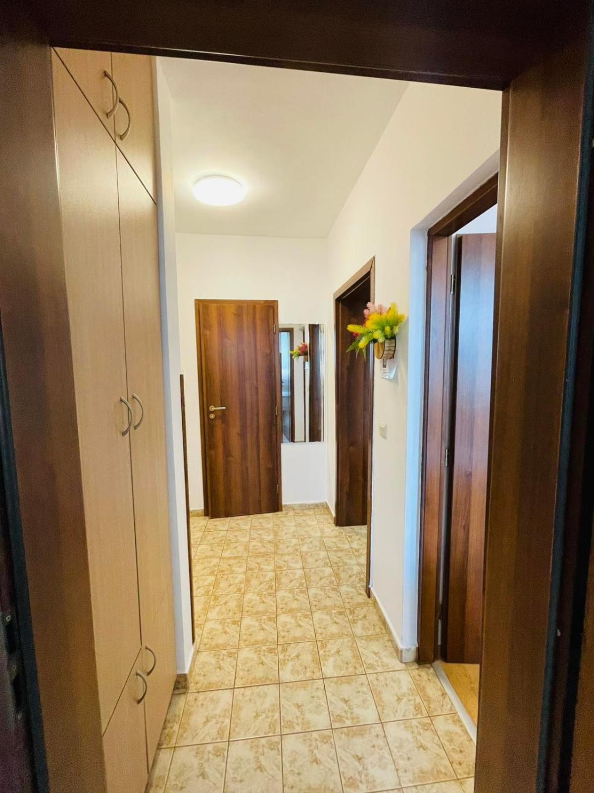 Апартамент Широк Център Варна15 Минути До Центъра Varna Exterior foto