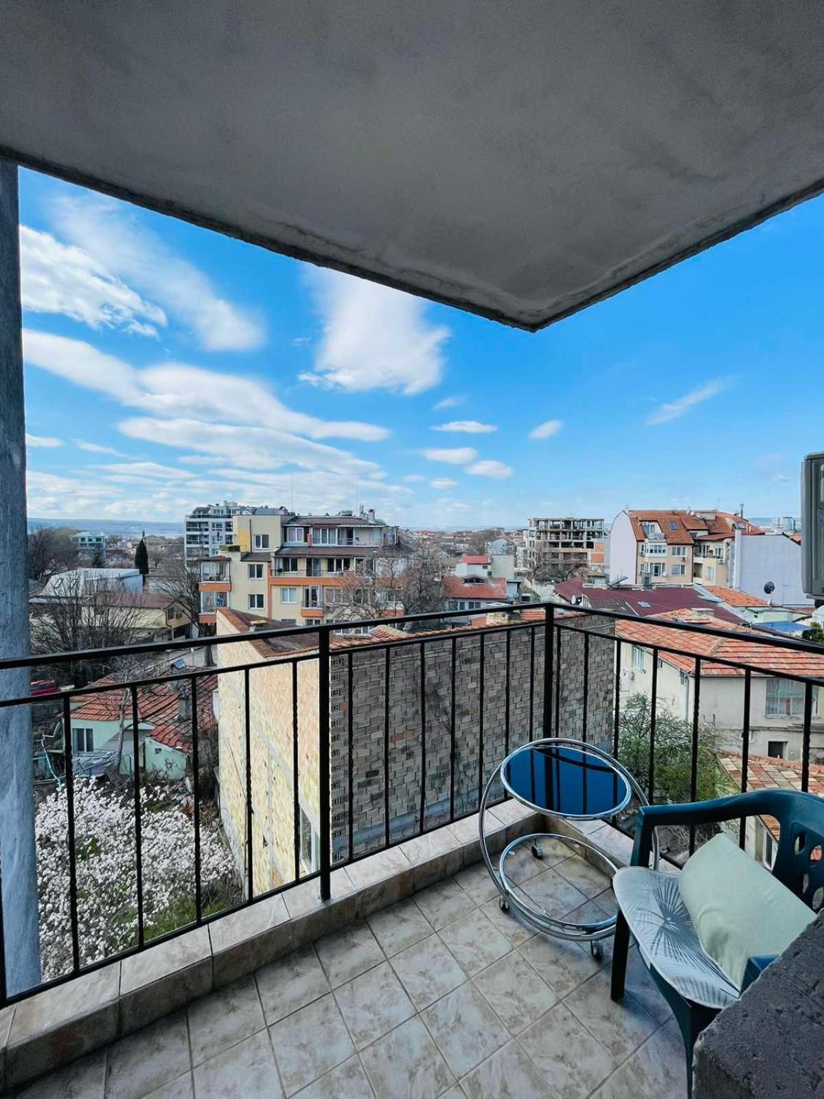 Апартамент Широк Център Варна15 Минути До Центъра Varna Exterior foto